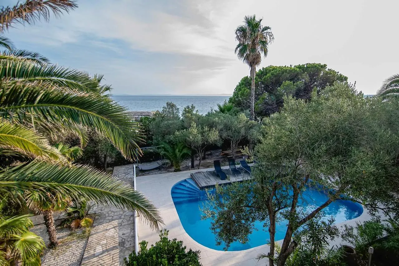 Beach Boy & Pool Girl Apartments Vir