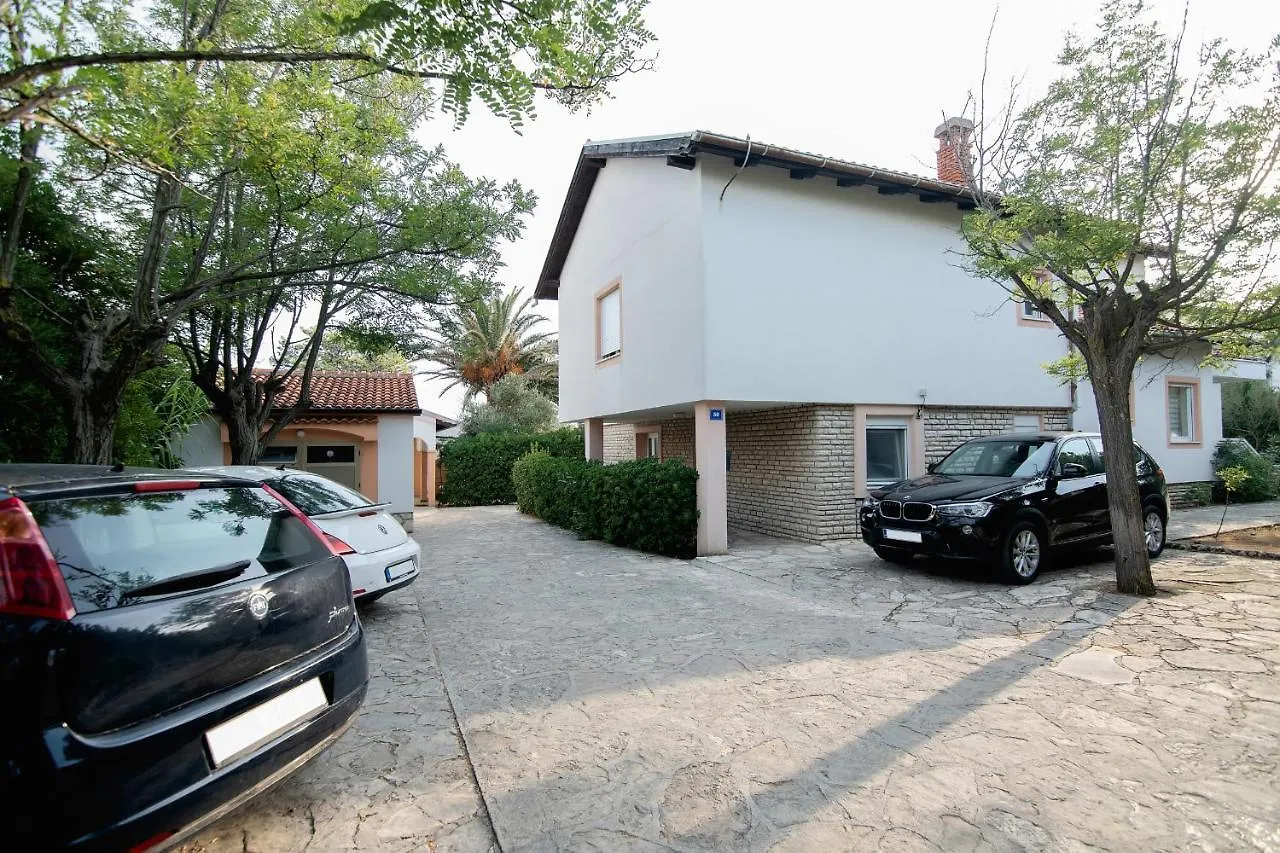Beach Boy & Pool Girl Apartments Vir Croatia